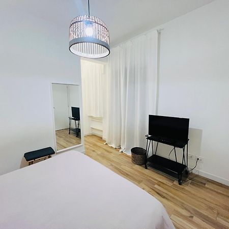 Bellhome 3 - Elegante Appartamento Nel Centro Di Бари Экстерьер фото