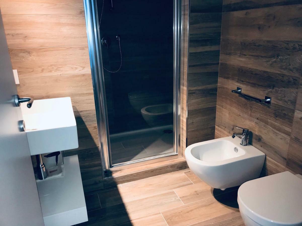 Bellhome 3 - Elegante Appartamento Nel Centro Di Бари Экстерьер фото