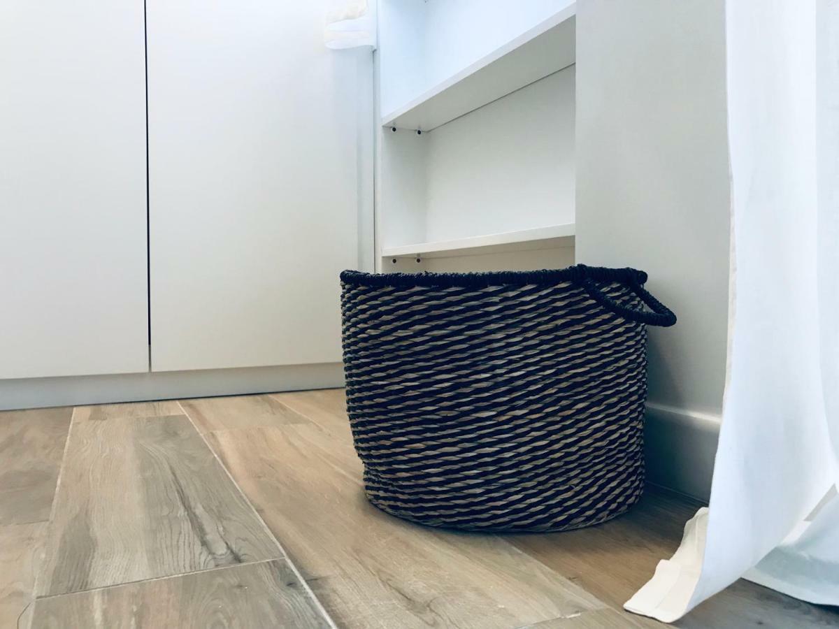 Bellhome 3 - Elegante Appartamento Nel Centro Di Бари Экстерьер фото