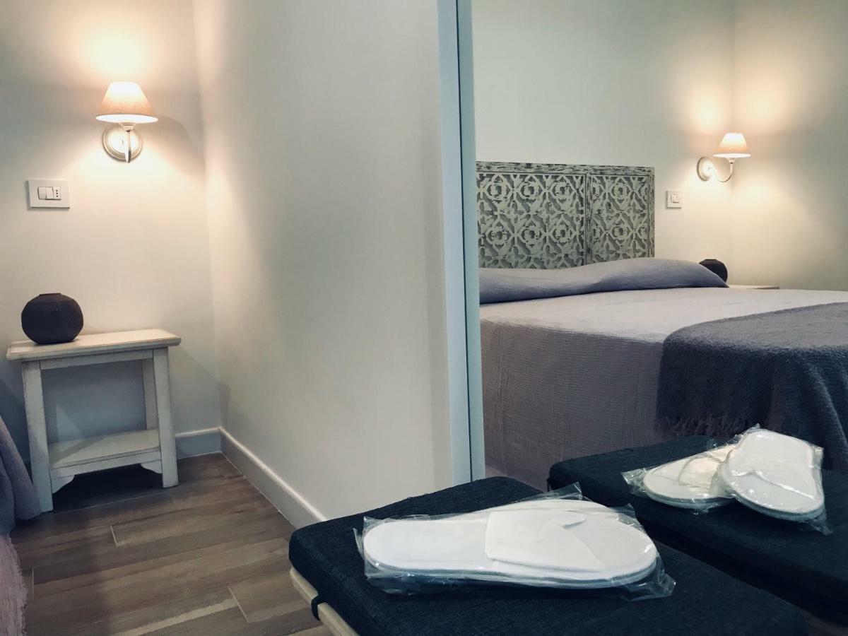 Bellhome 3 - Elegante Appartamento Nel Centro Di Бари Экстерьер фото