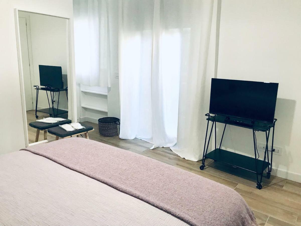 Bellhome 3 - Elegante Appartamento Nel Centro Di Бари Экстерьер фото