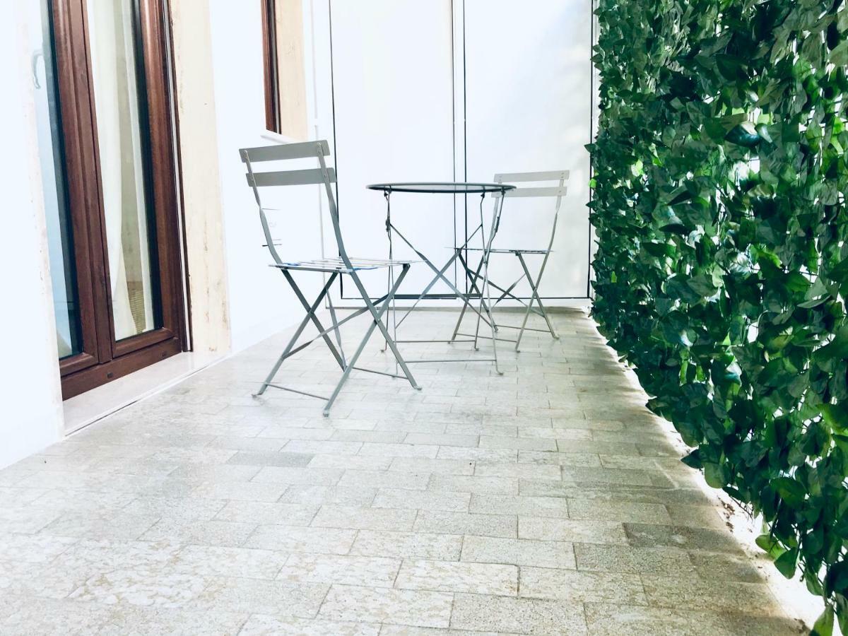 Bellhome 3 - Elegante Appartamento Nel Centro Di Бари Экстерьер фото
